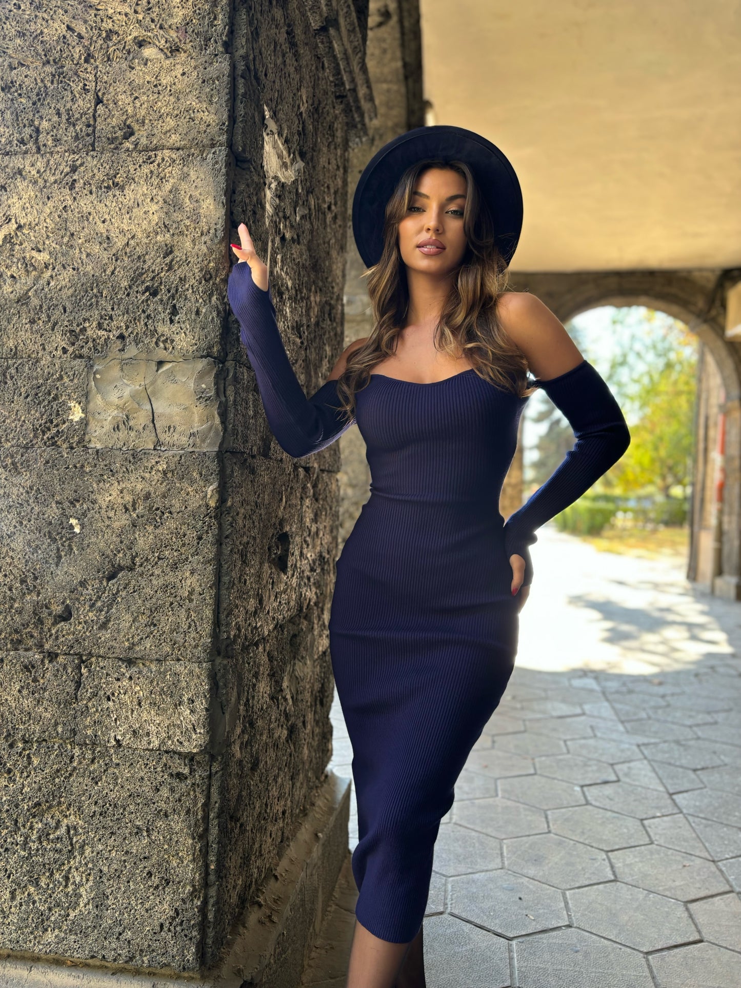 Milas midi dress made of tight rips