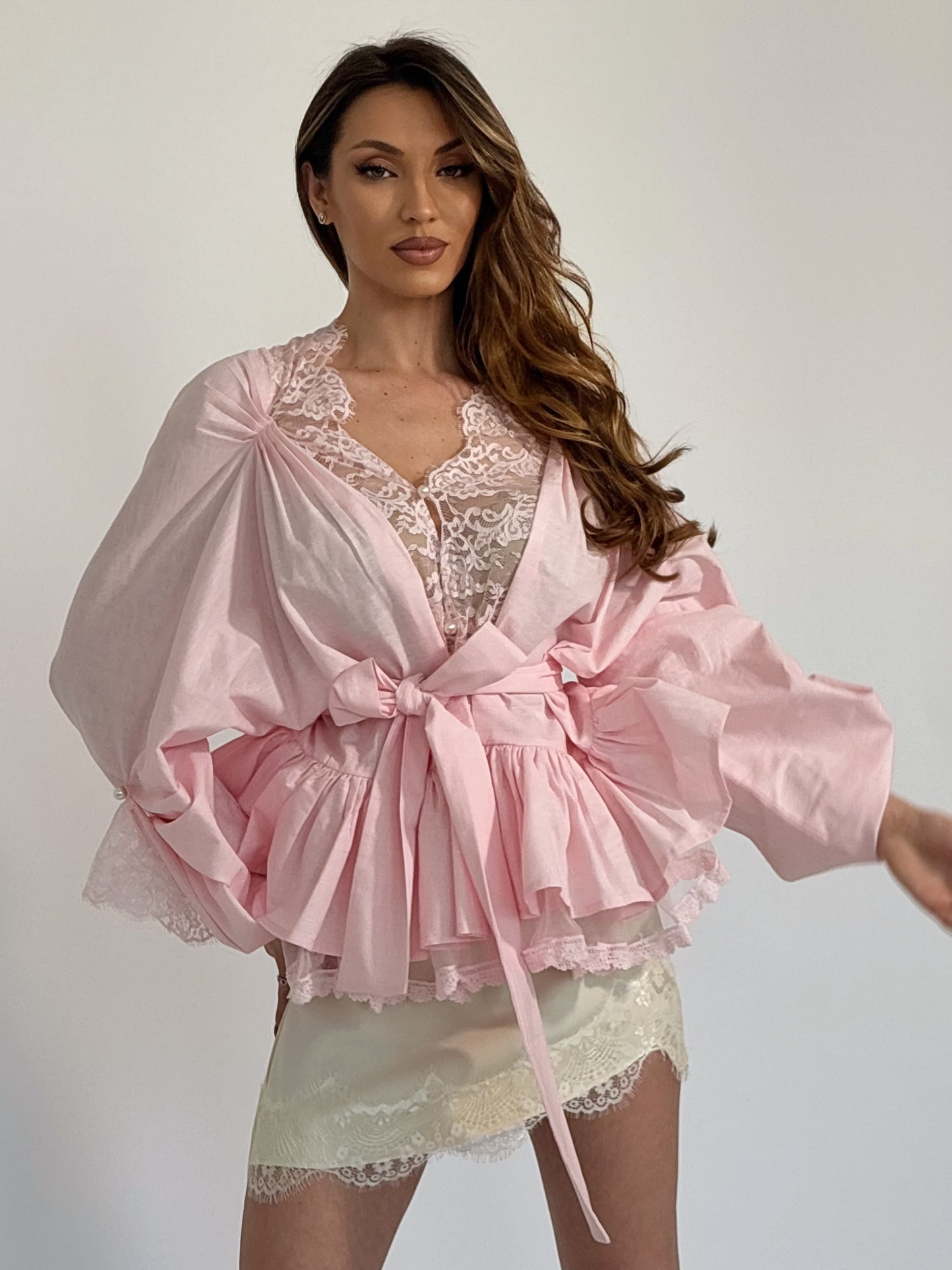 Риза с дантела и колан Folora