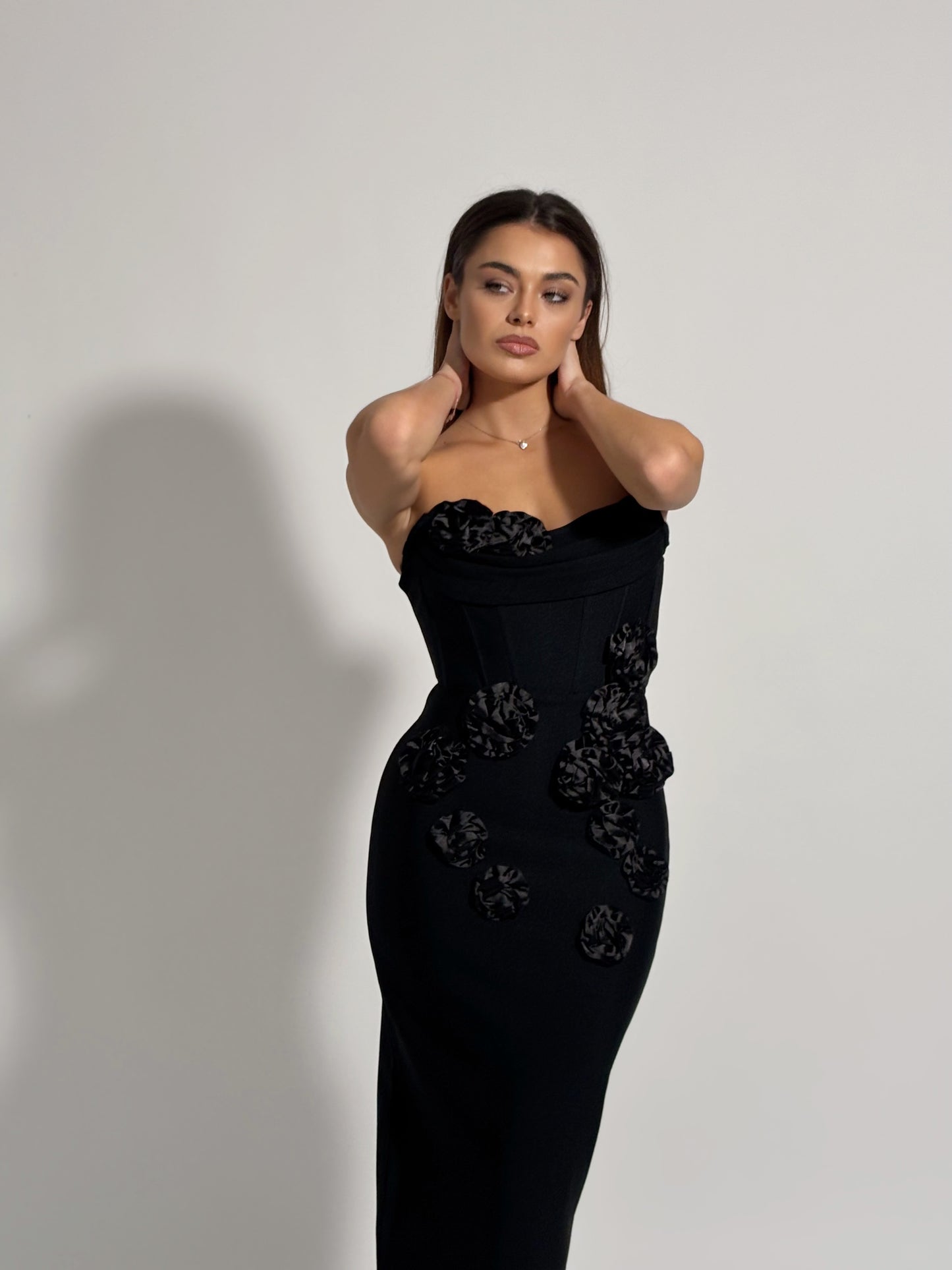 Бандажна рокля Emily с рози