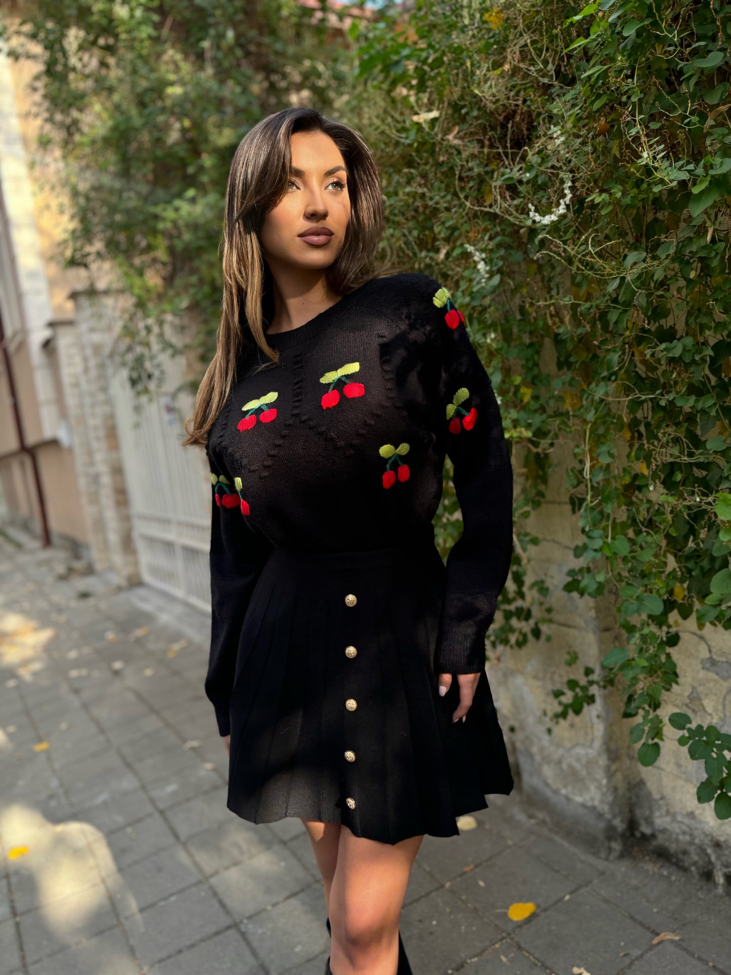Pulover Cherish cu cireșe brodate