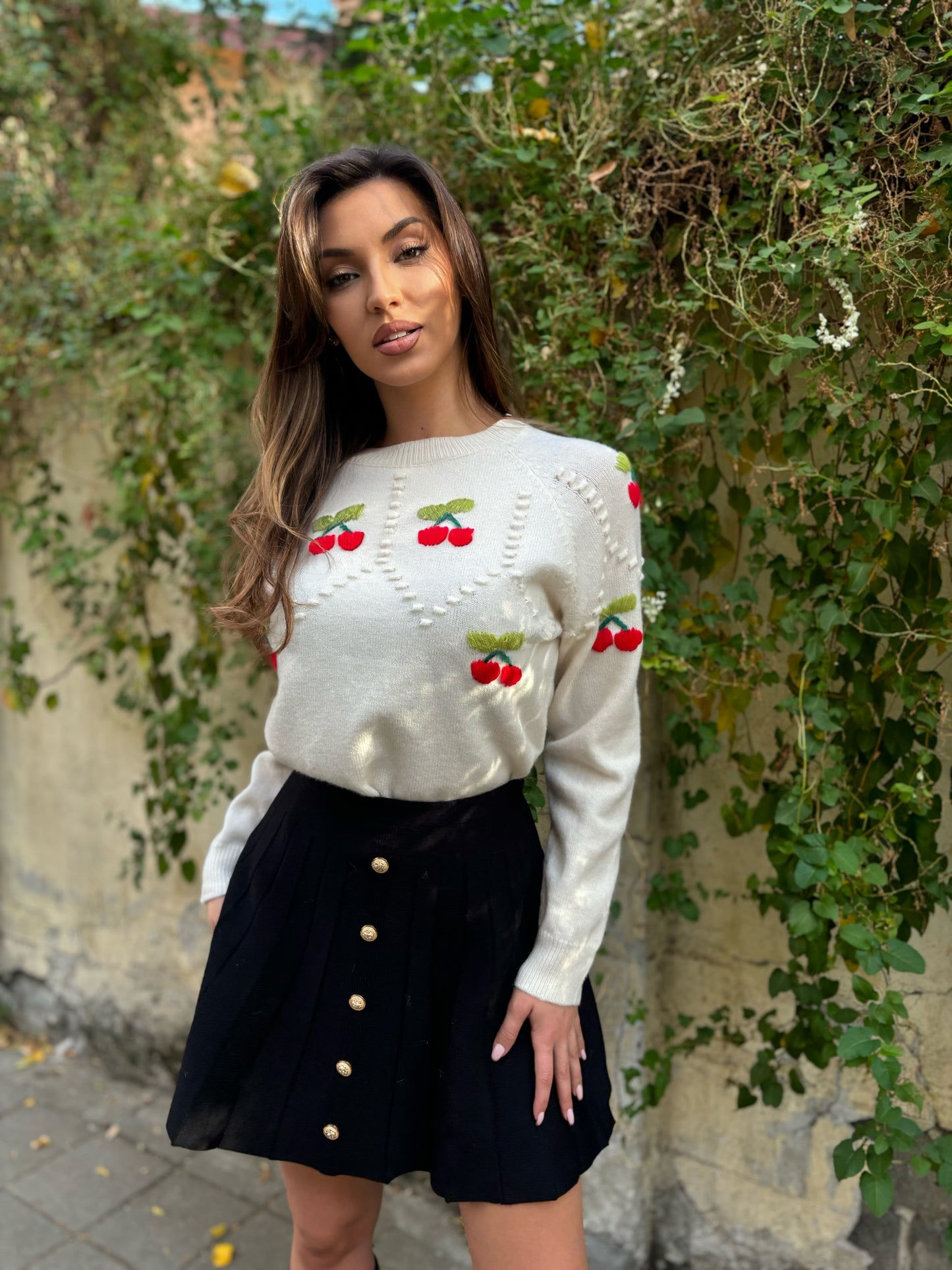 Pulover Cherish cu cireșe brodate