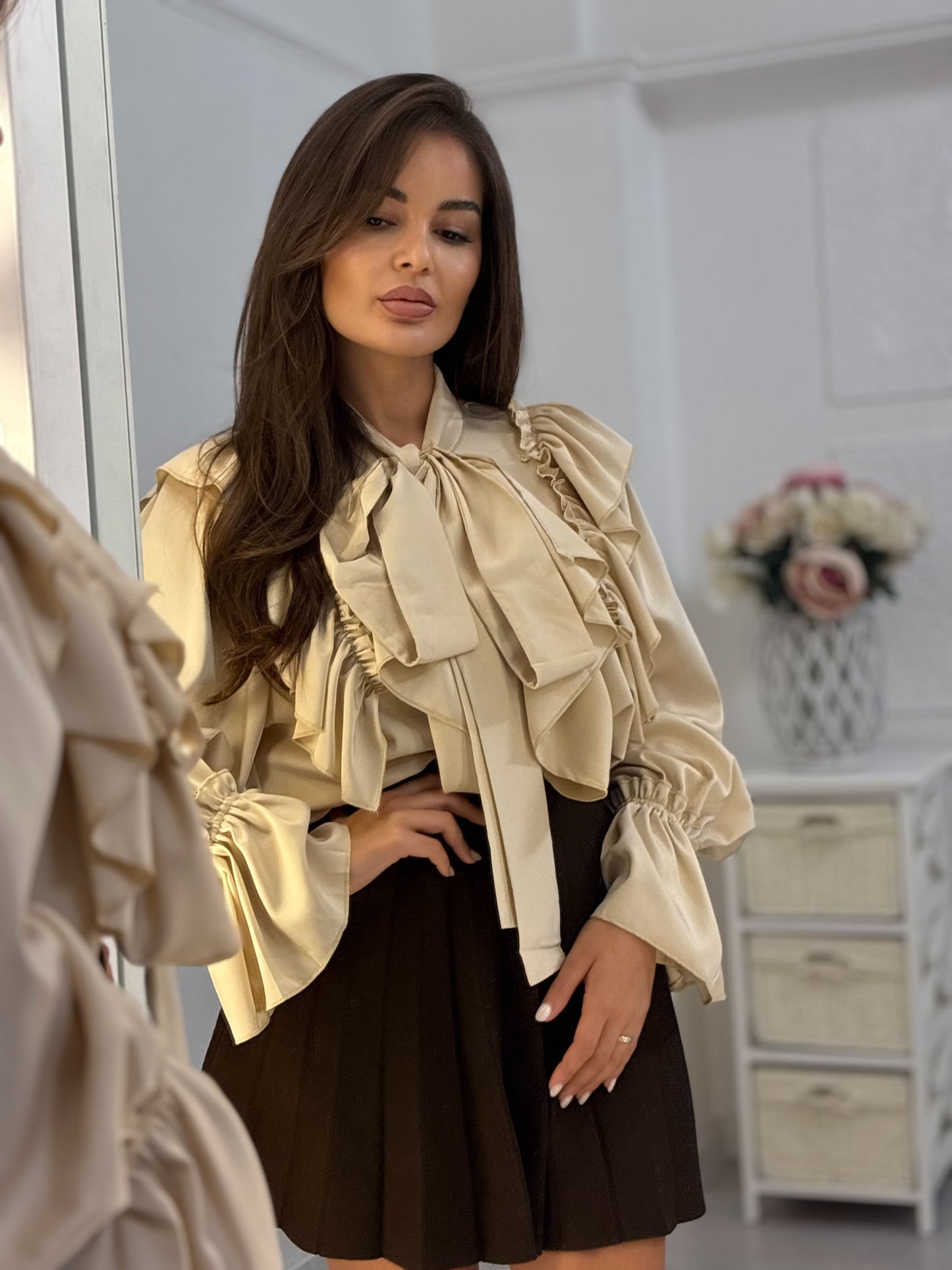 Сатенена риза Satine с жабо и панделка