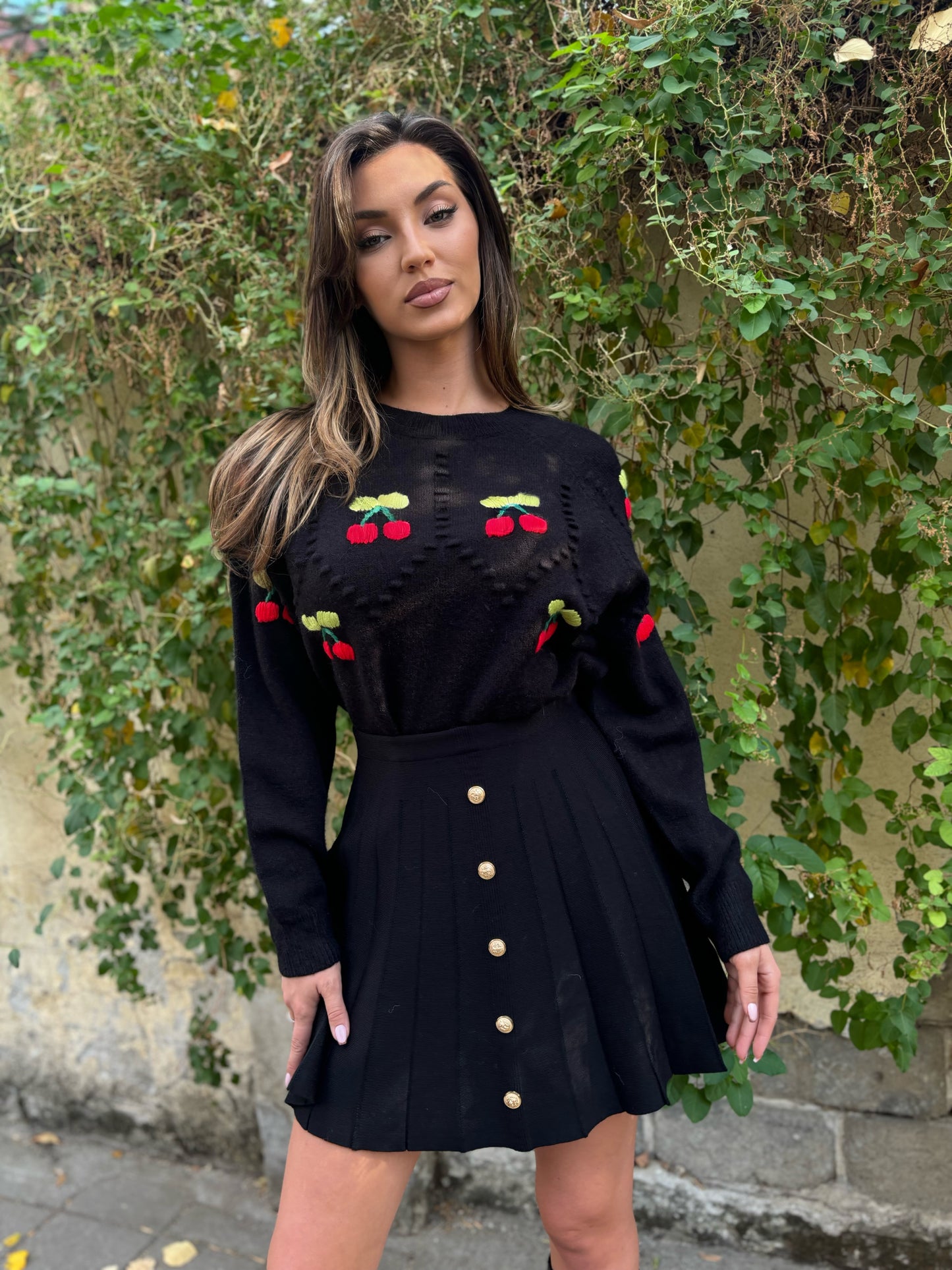Pulover Cherish cu cireșe brodate