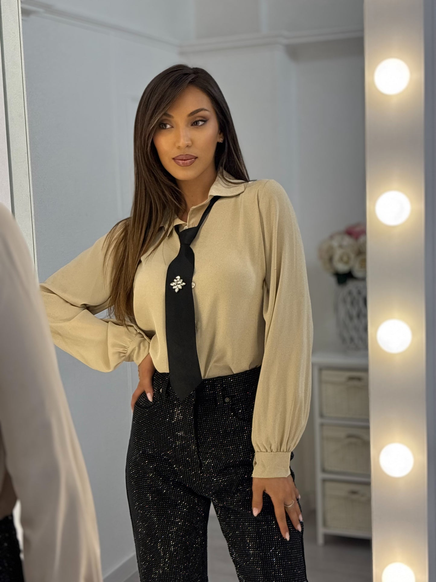 Сатенена риза с вратовръзка Vella