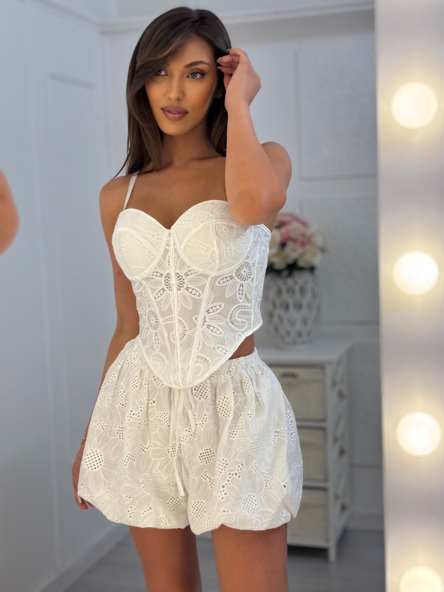 Vella lace corset with hard cups