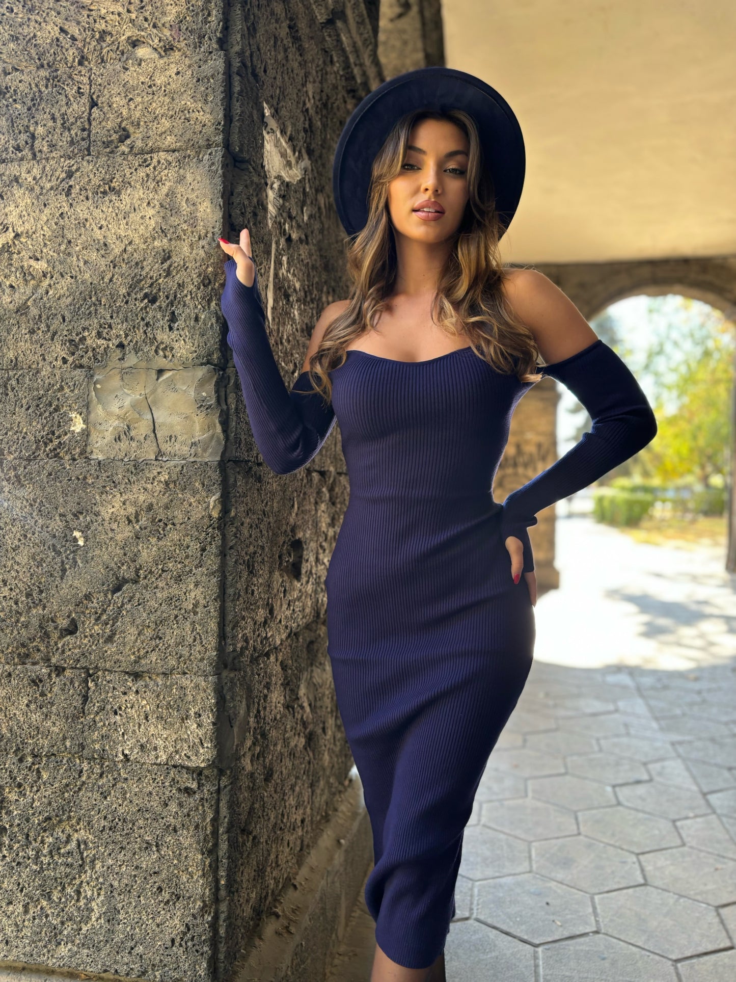 Milas midi dress made of tight rips