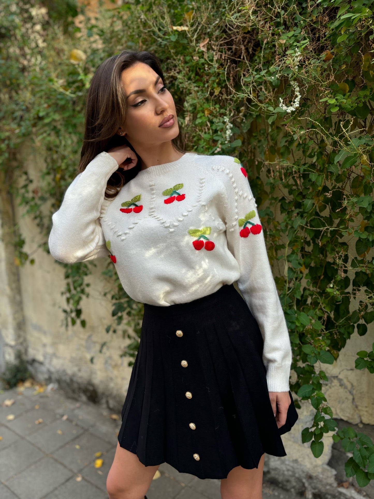 Pulover Cherish cu cireșe brodate