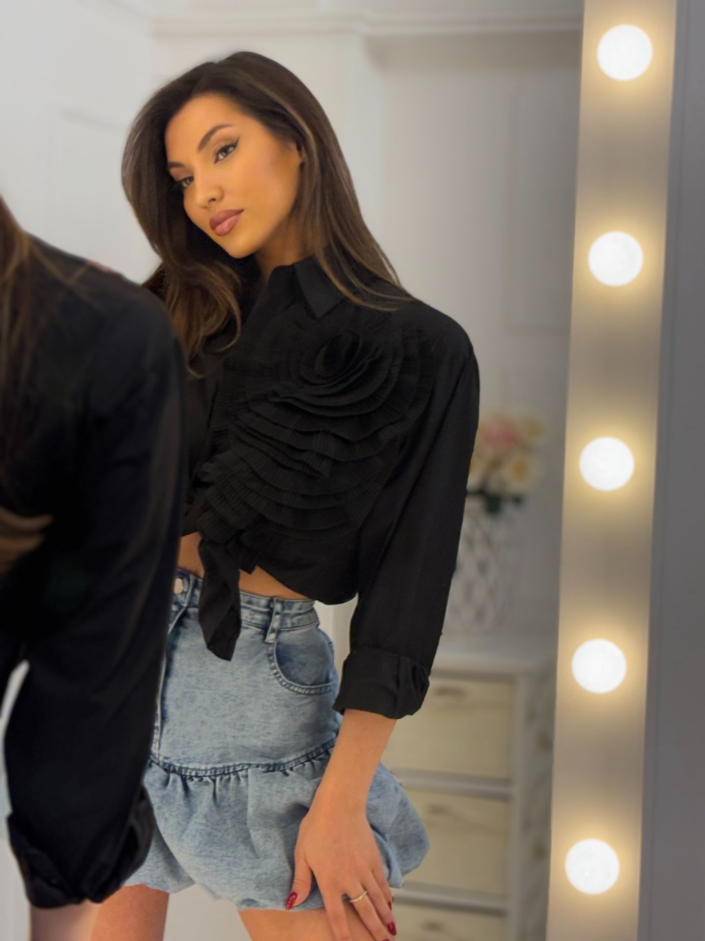 Риза Calinda с голямо цвете