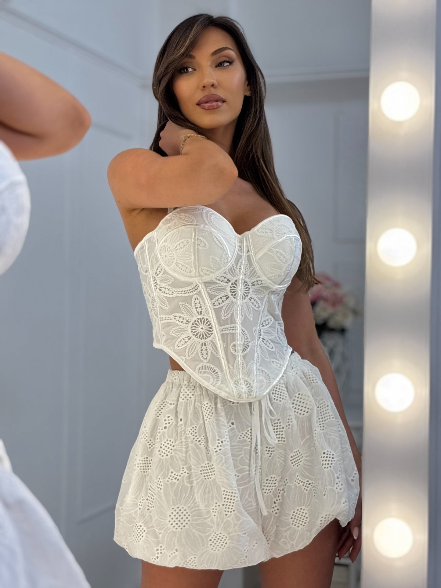 Vella lace corset with hard cups