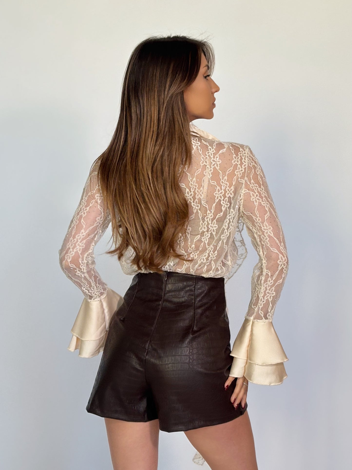 Дантелена риза Matilde със сатен и камъни