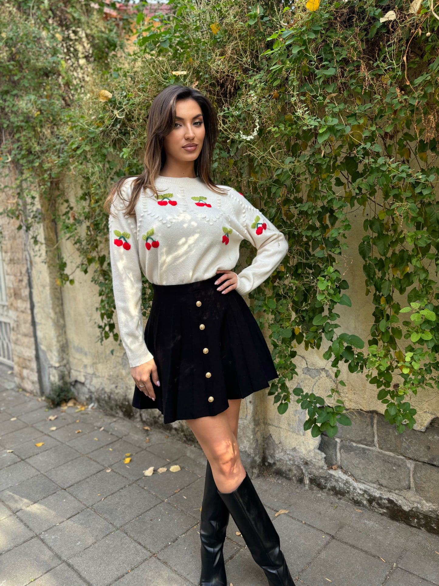 Pulover Cherish cu cireșe brodate