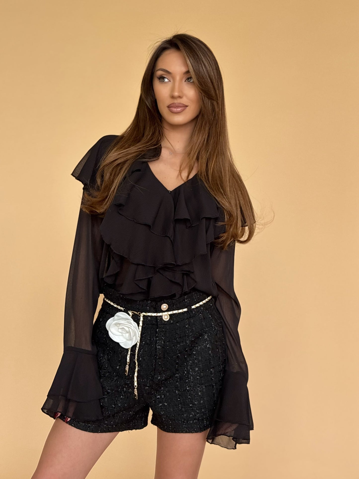 Къси панталонки Verra от букле с колан