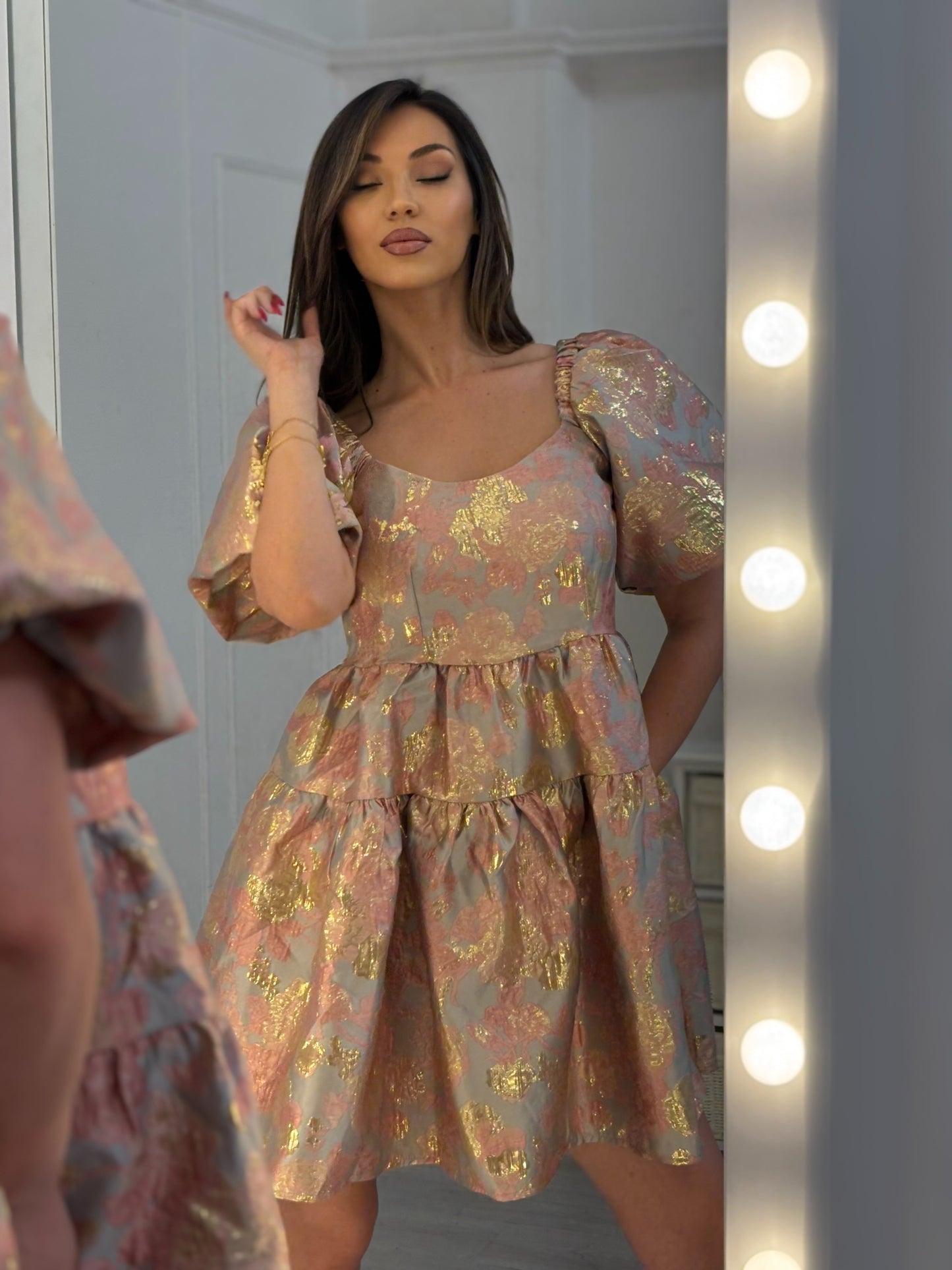 Glamour dress with gold effect