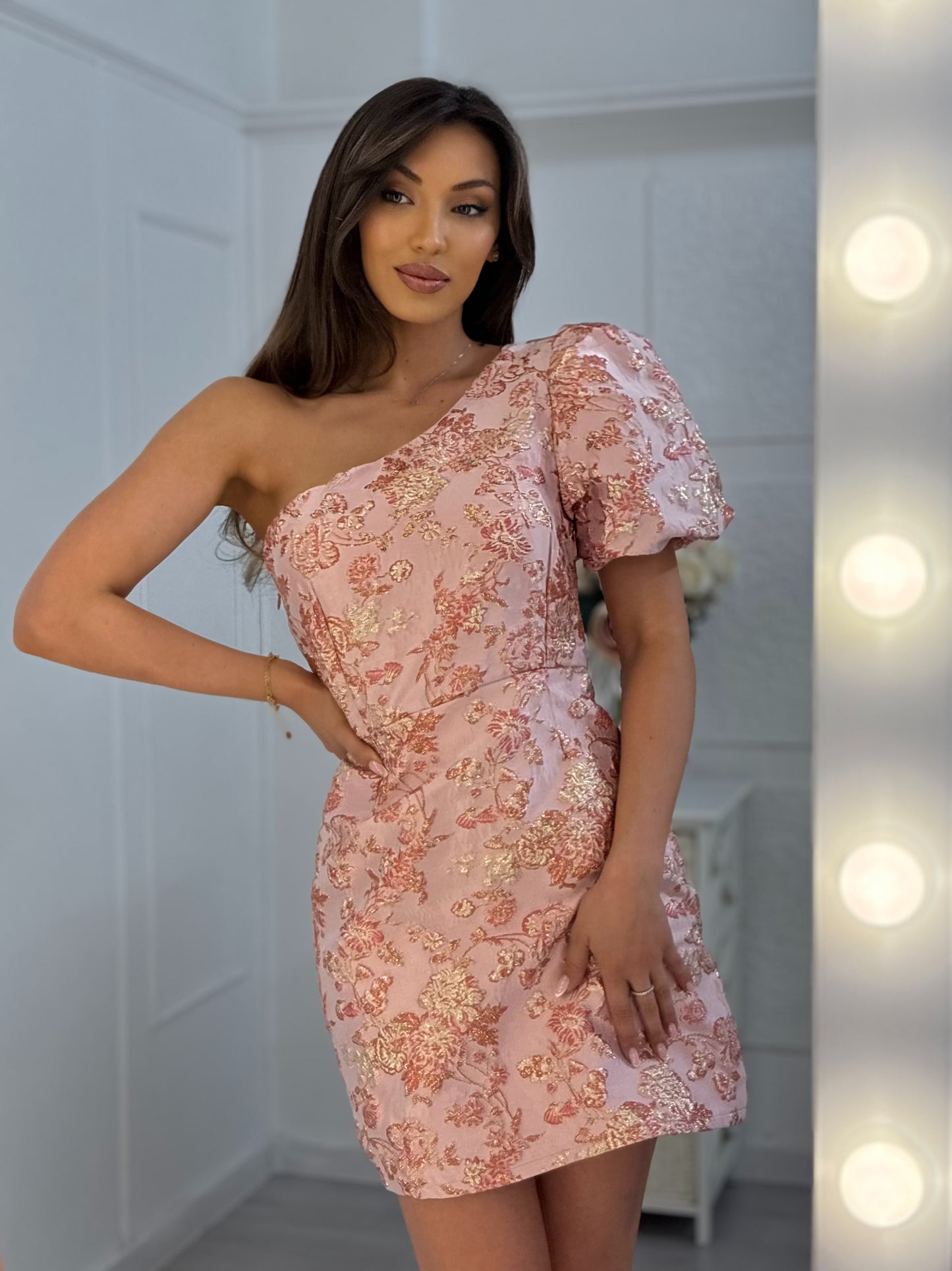 Jaki one-sleeved dress