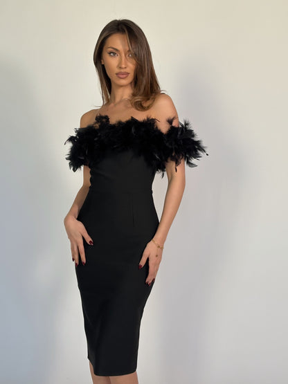 Бандажна рокля с пера Clara