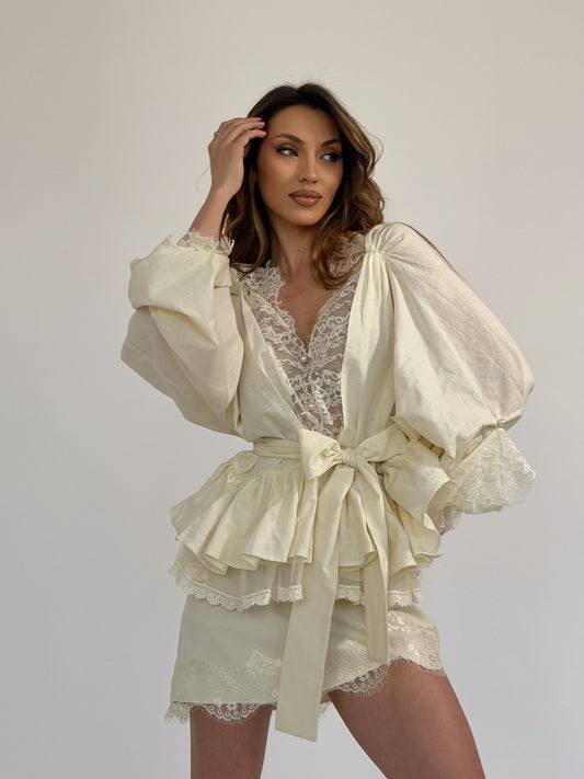 Риза с дантела и колан Folora