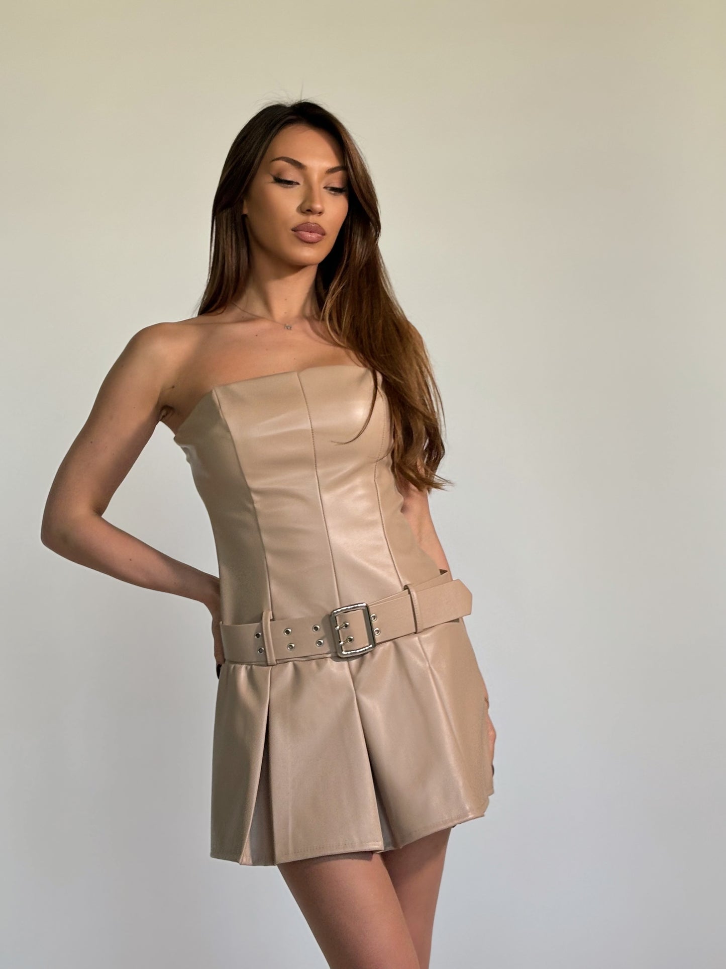 Кожена рокля Derita с колан