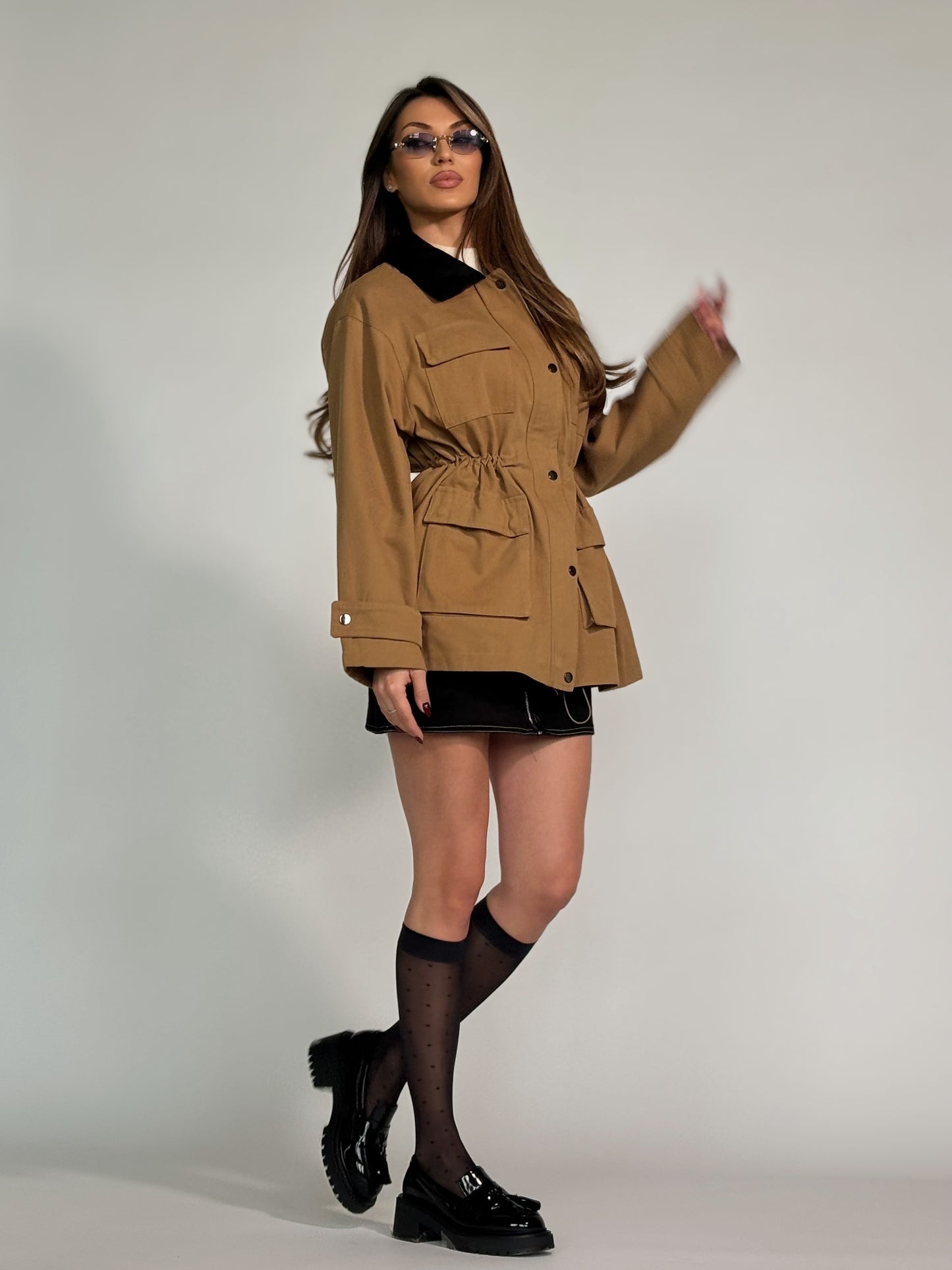 Тренчкот Amela със затягане в талията