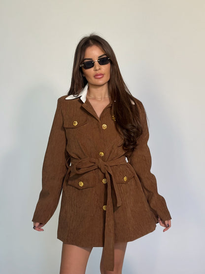 Рокля/сако Betti с колан и брошка