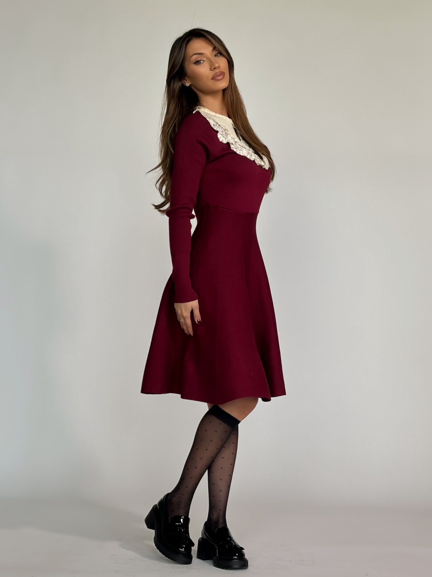 Рокля Hensel с дантела и панделка