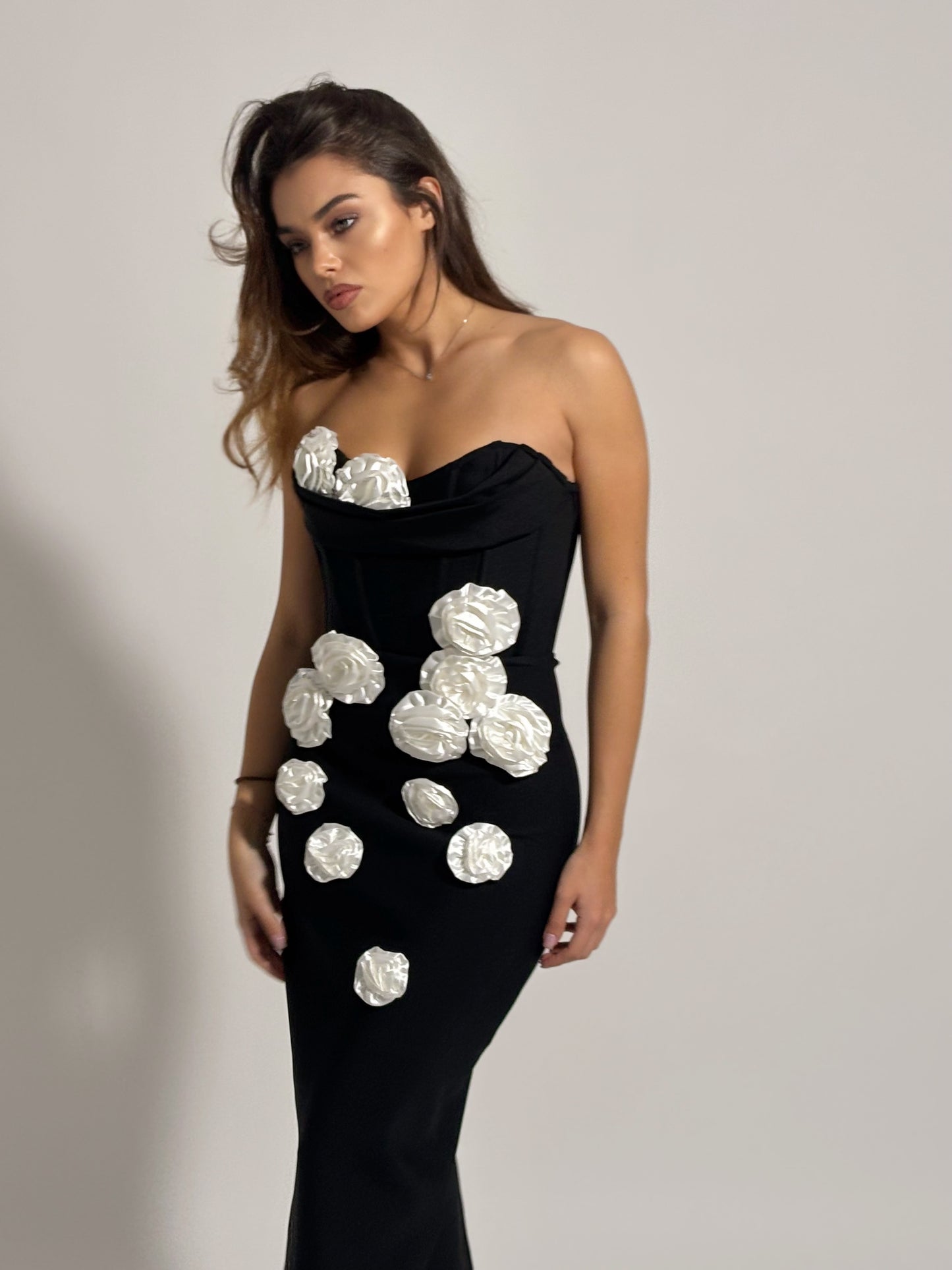 Бандажна рокля Emi с рози