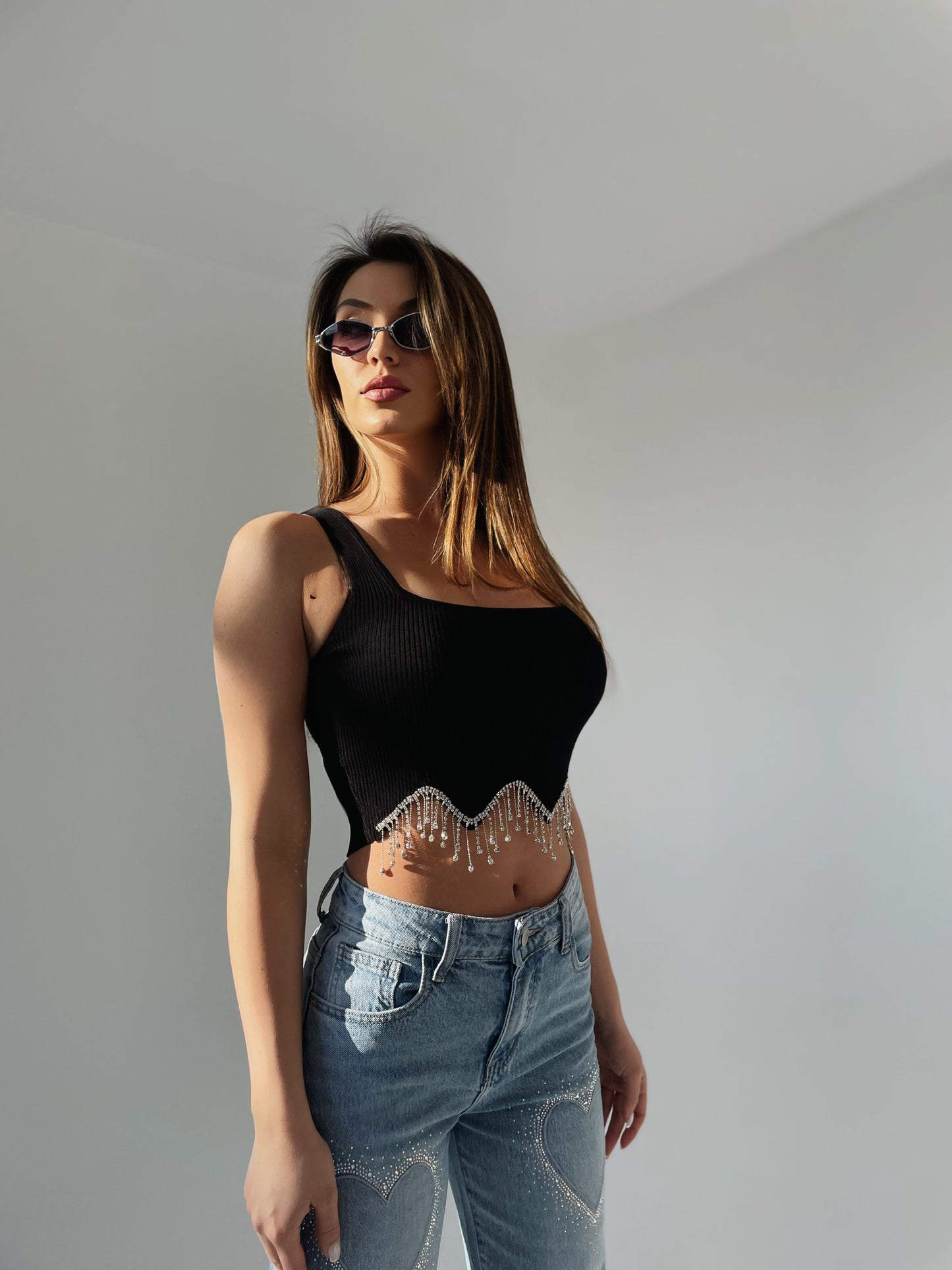 Crop top Miss chic cu pietre suspendate