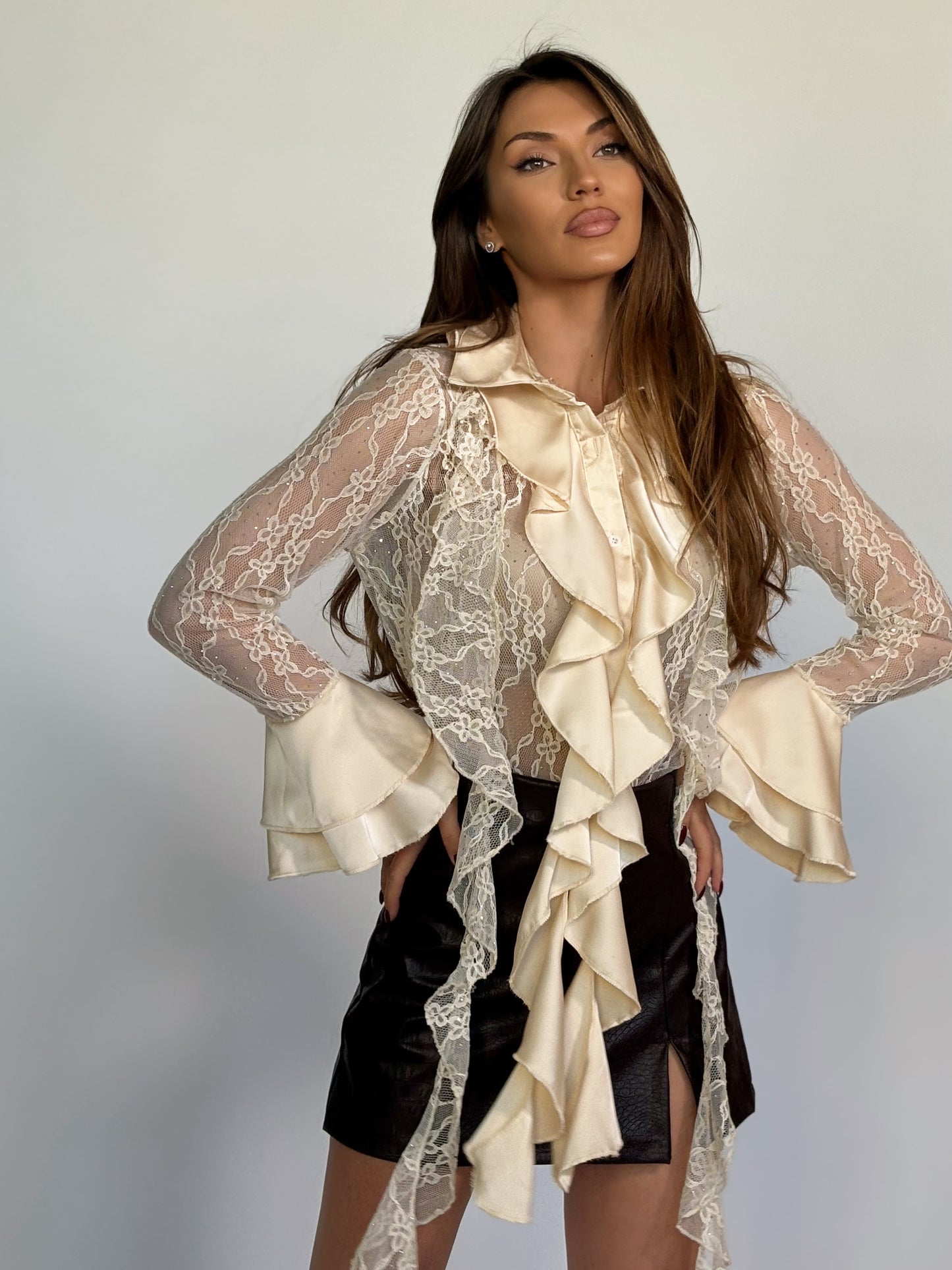 Дантелена риза Matilde със сатен и камъни