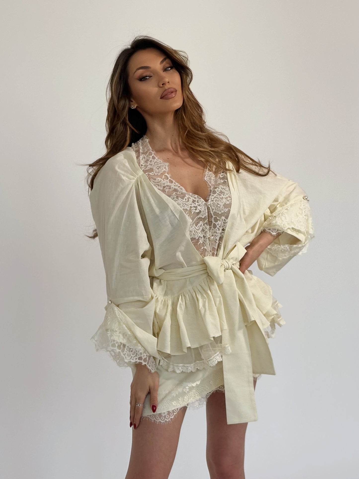 Риза с дантела и колан Folora