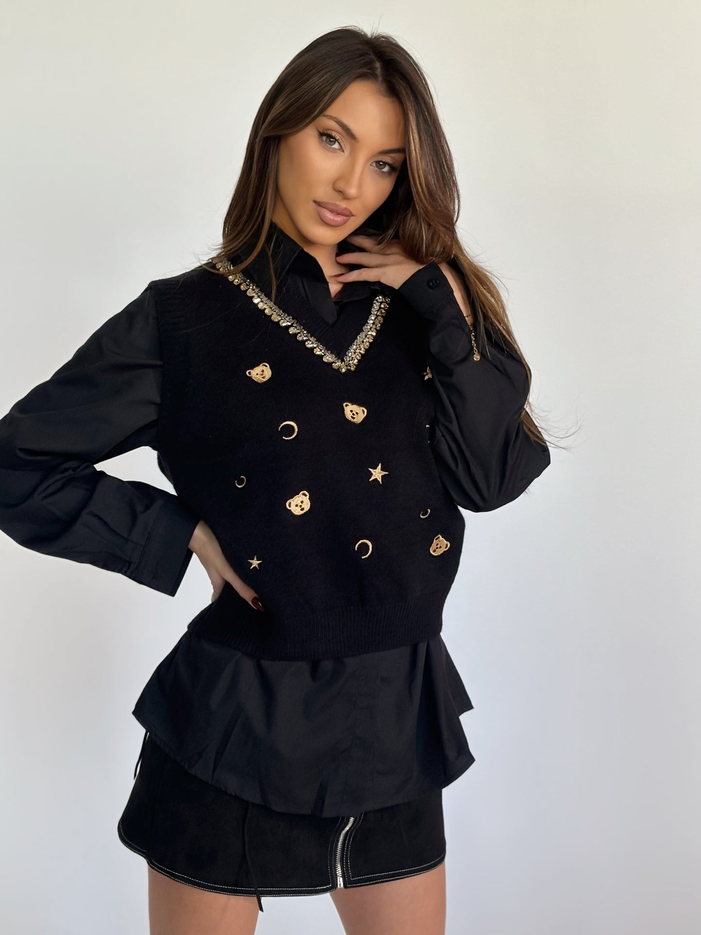 Пуловер без ръкави Beata с мечета и камъни