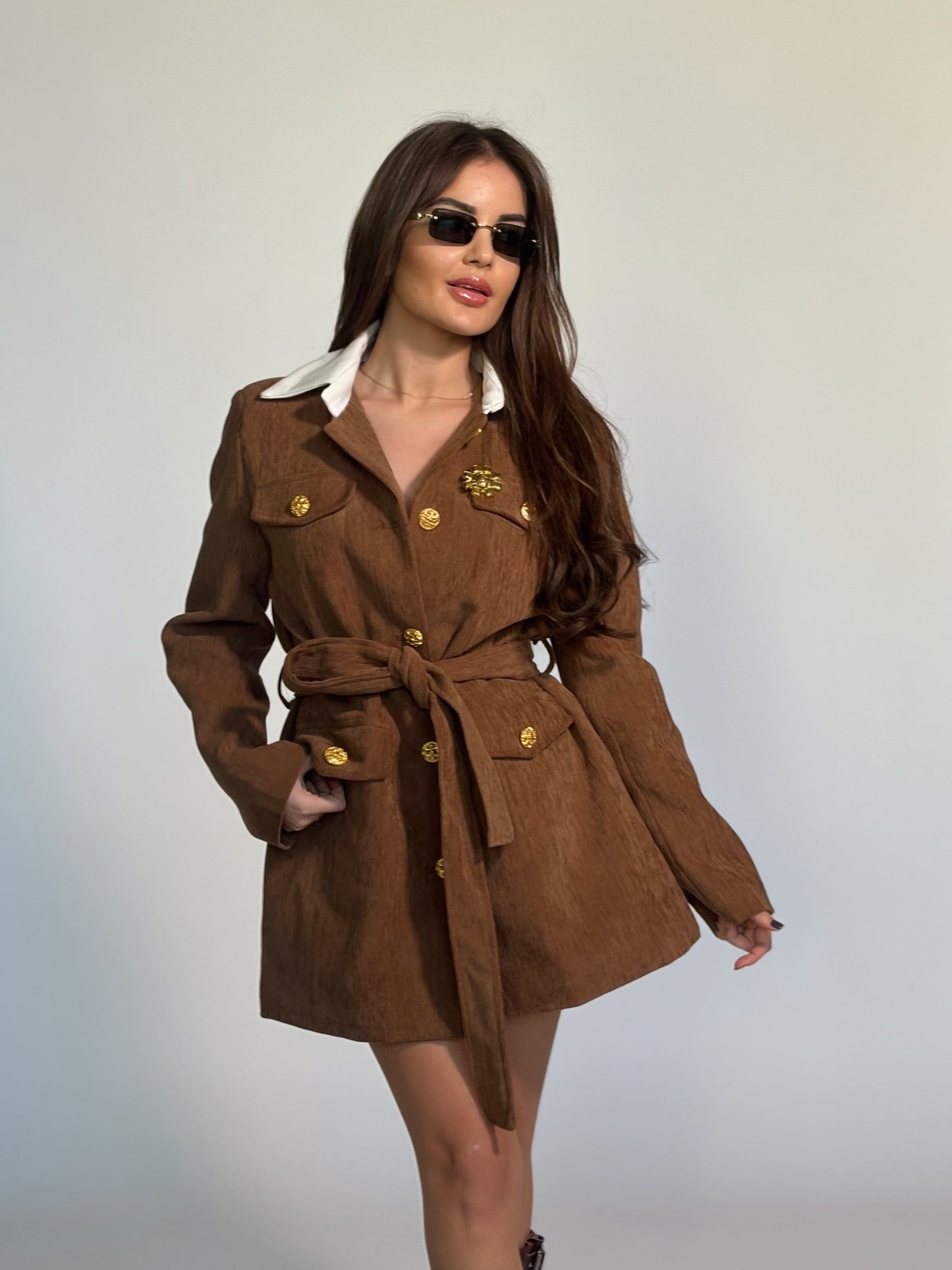 Рокля/сако Betti с колан и брошка