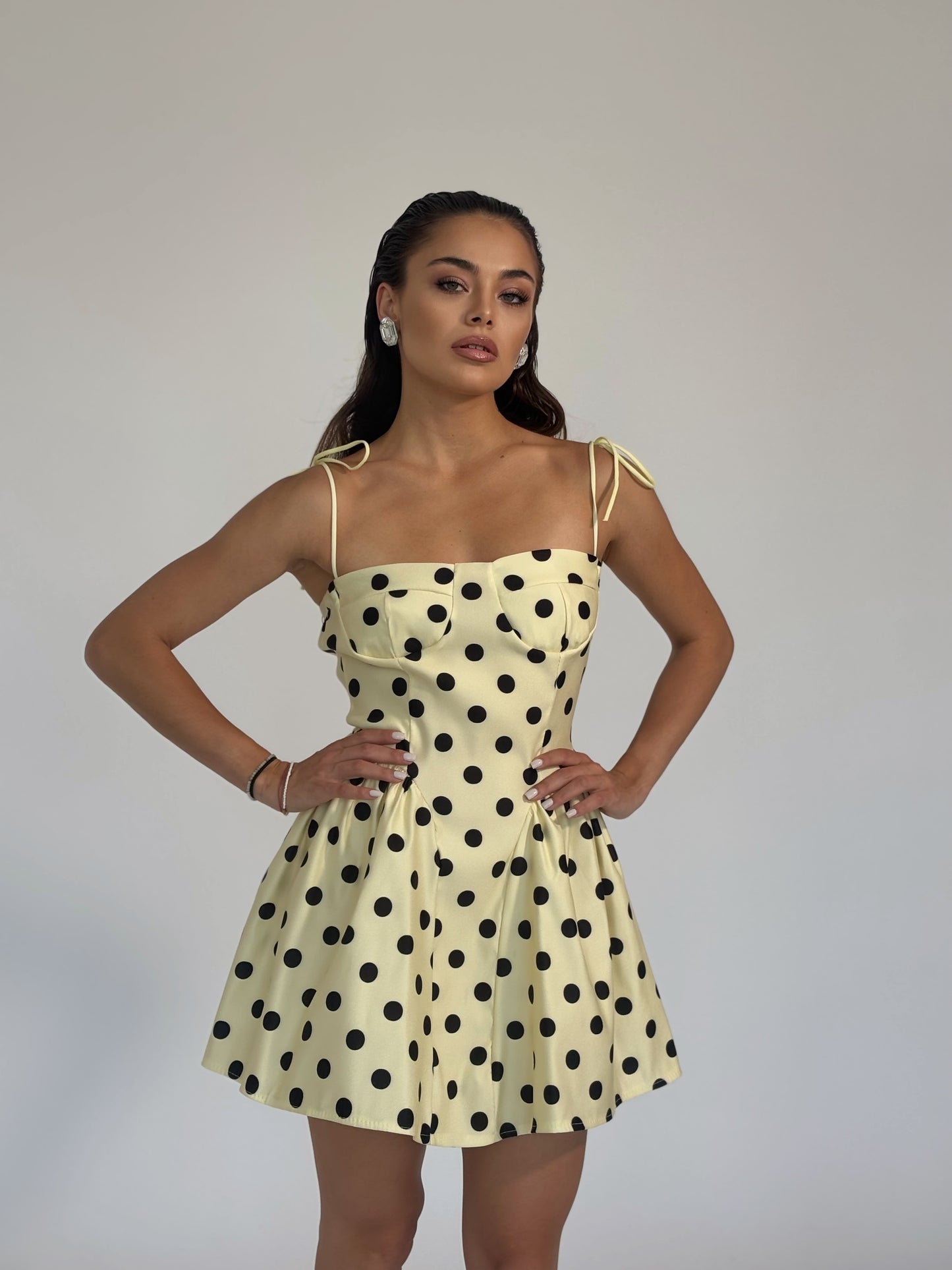 Къса рокля на точки Polka