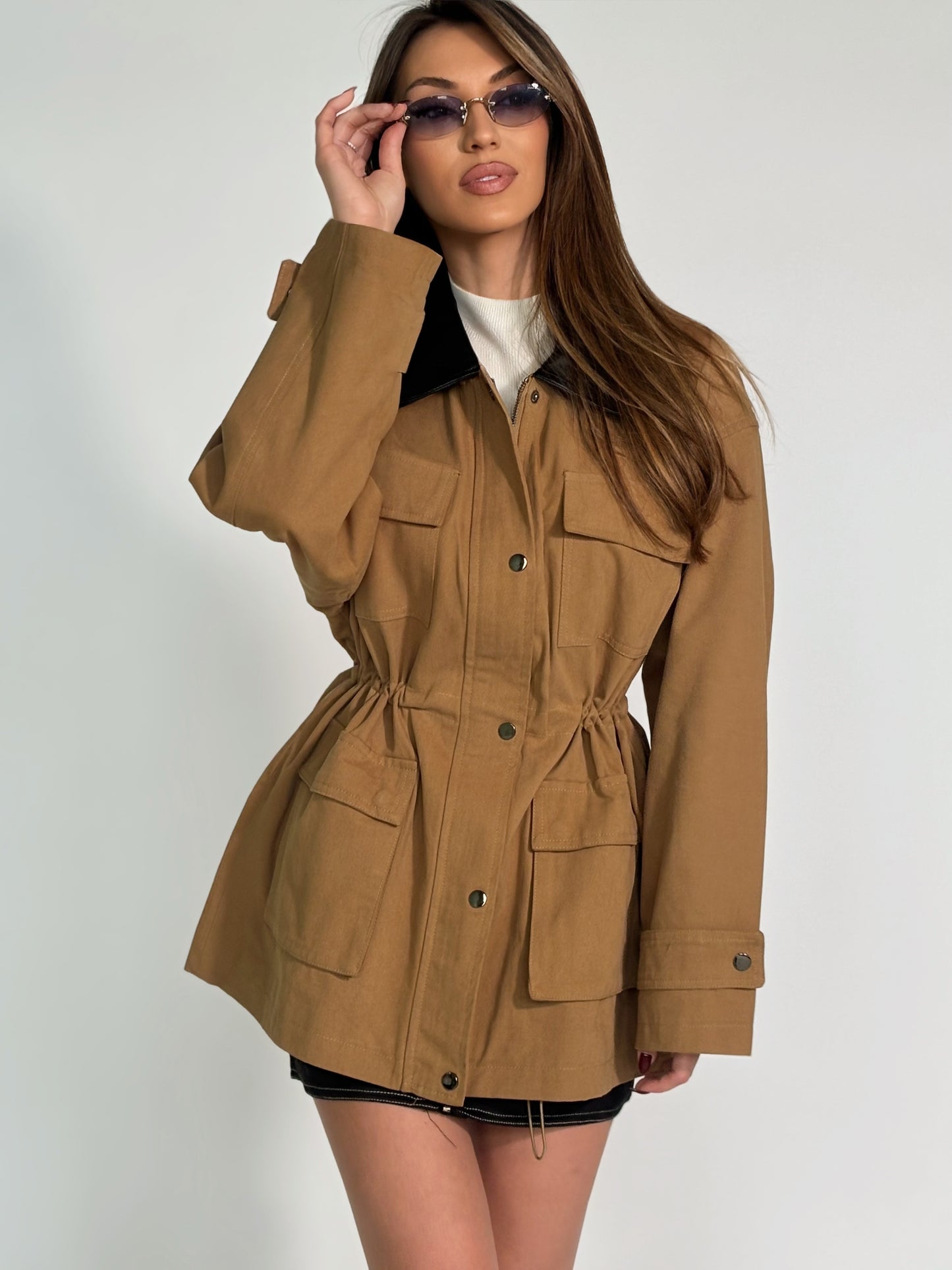 Тренчкот Amela със затягане в талията