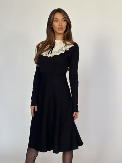 Рокля Hensel с дантела и панделка