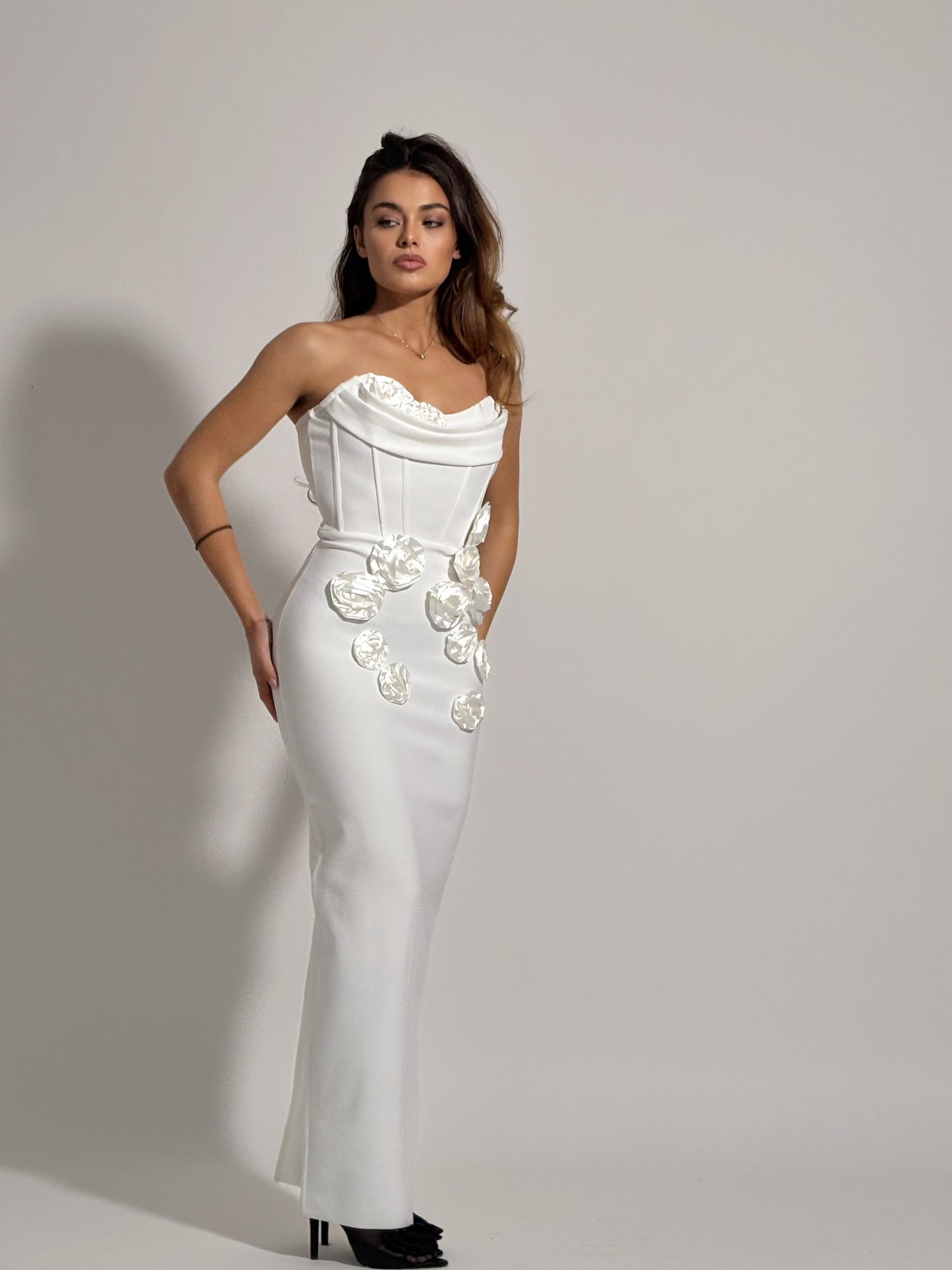 Бандажна рокля Emily с рози