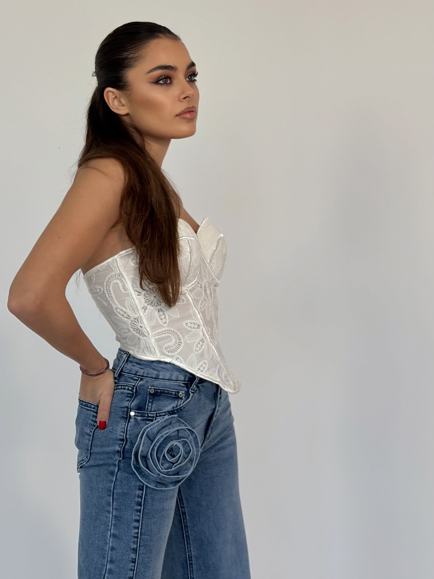 Дантелен корсет Vella с твърди чашки