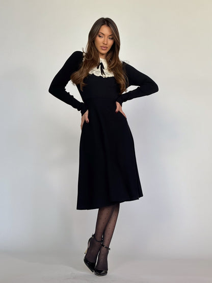 Рокля Hensel с дантела и панделка