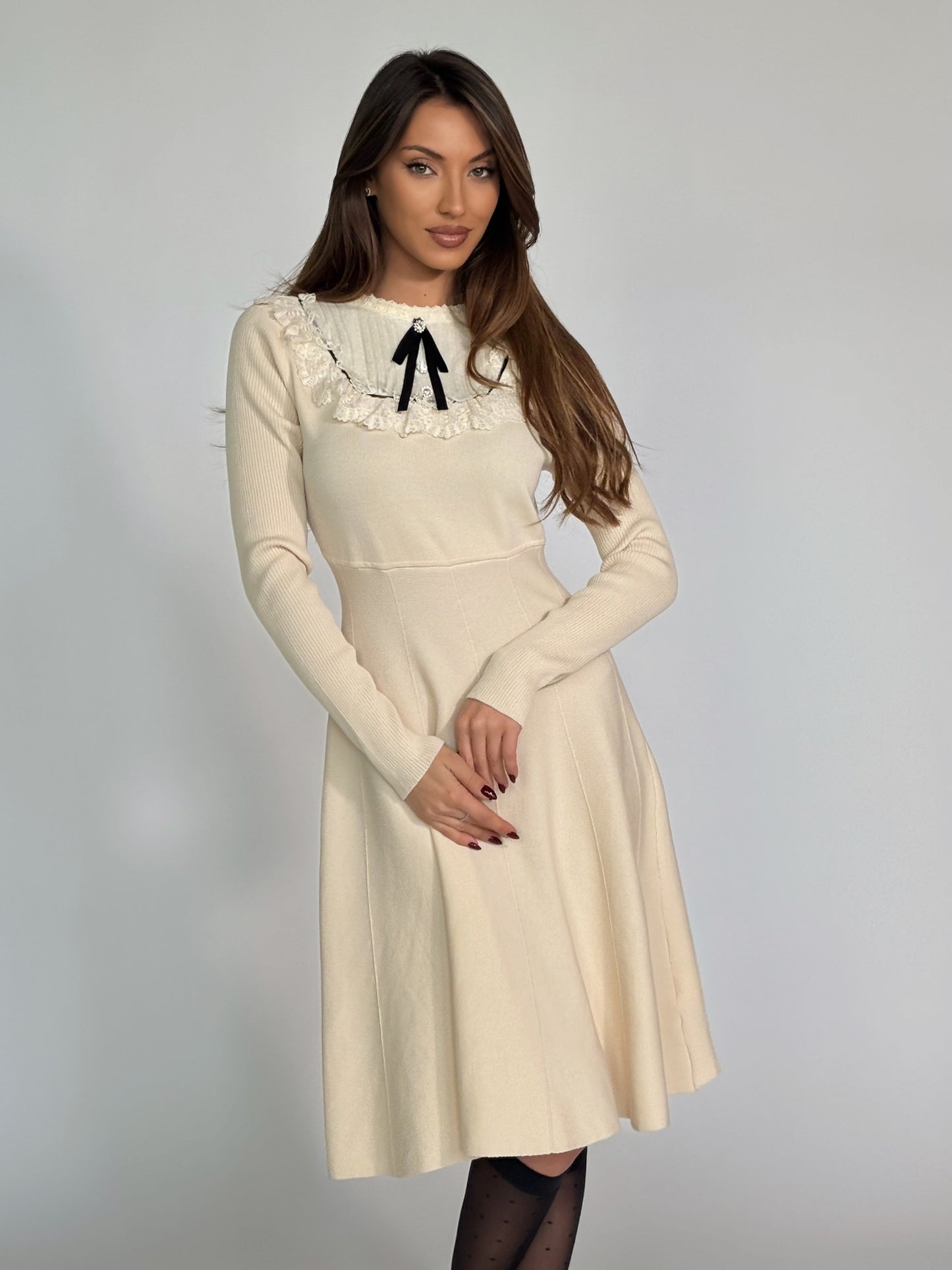 Рокля Hensel с дантела и панделка