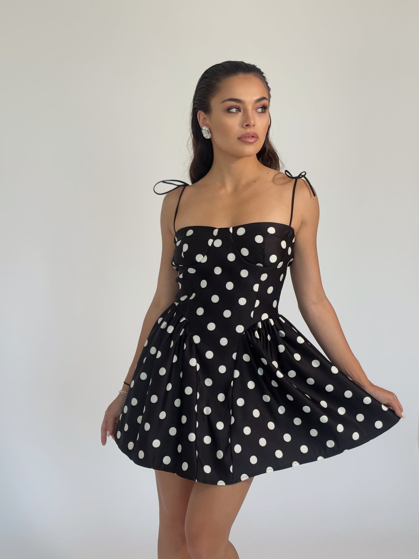 Къса рокля на точки Polka