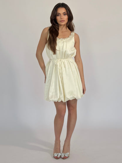 Сатенена рокля с перли Corina