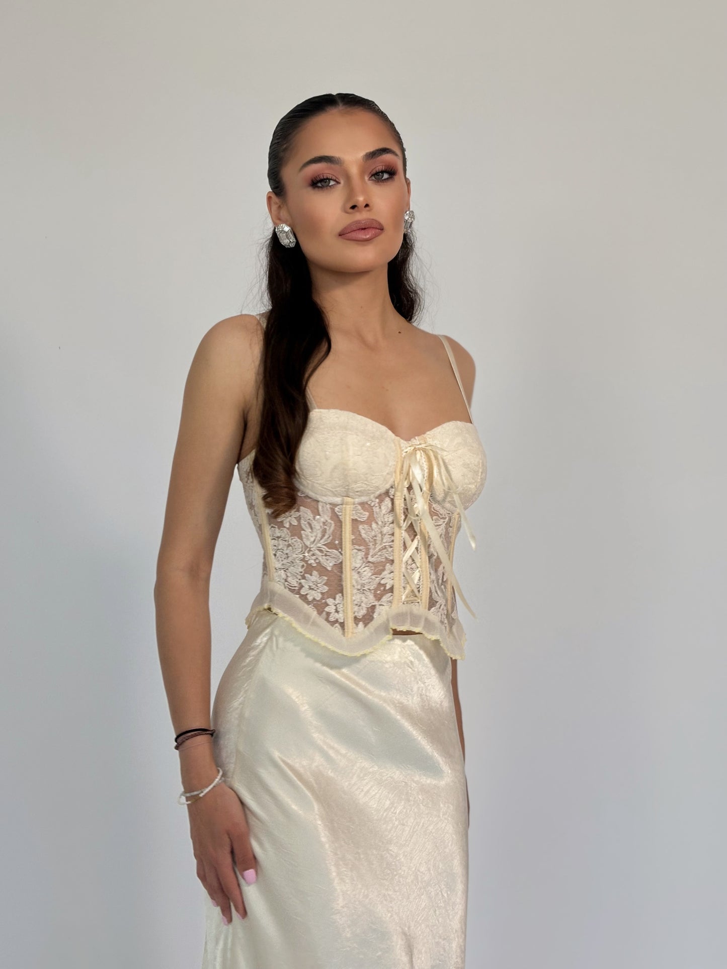Корсет Mari с твърди чашки и дантела