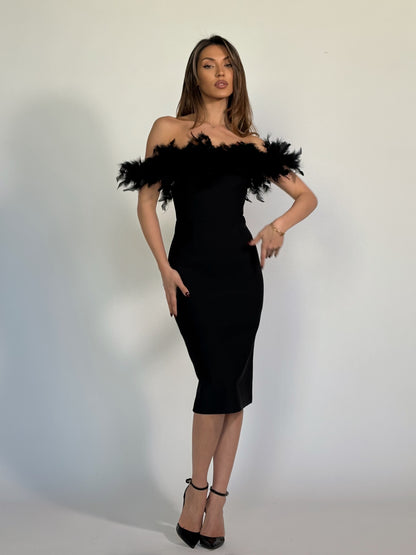 Бандажна рокля с пера Clara