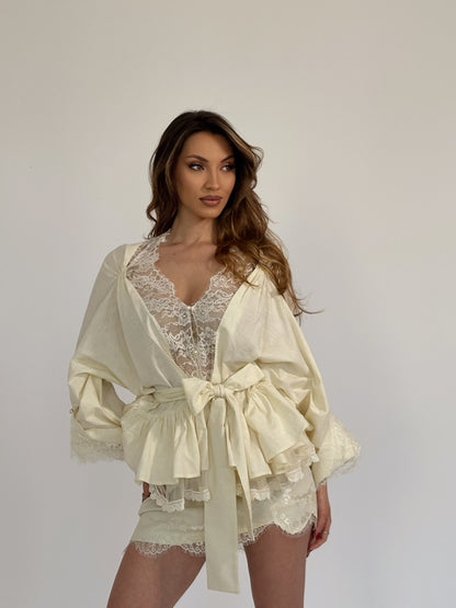 Риза с дантела и колан Folora