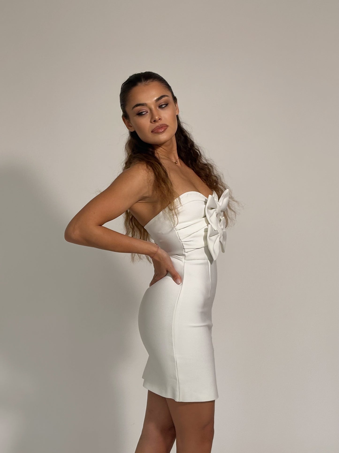 Бандажна рокля с панделки Aria