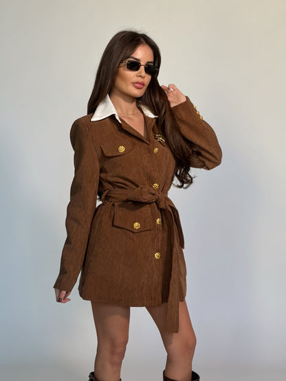 Рокля/сако Betti с колан и брошка