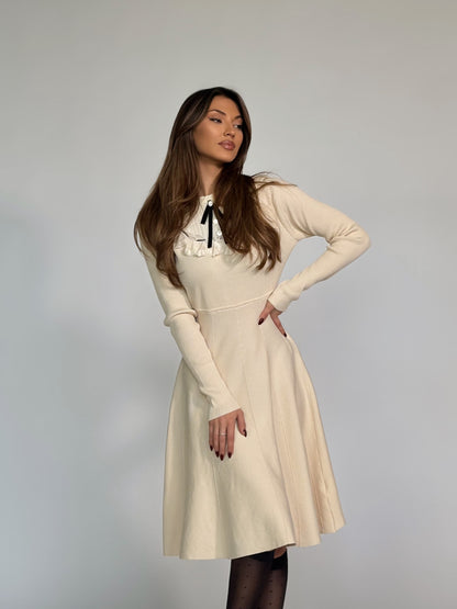 Рокля Hensel с дантела и панделка