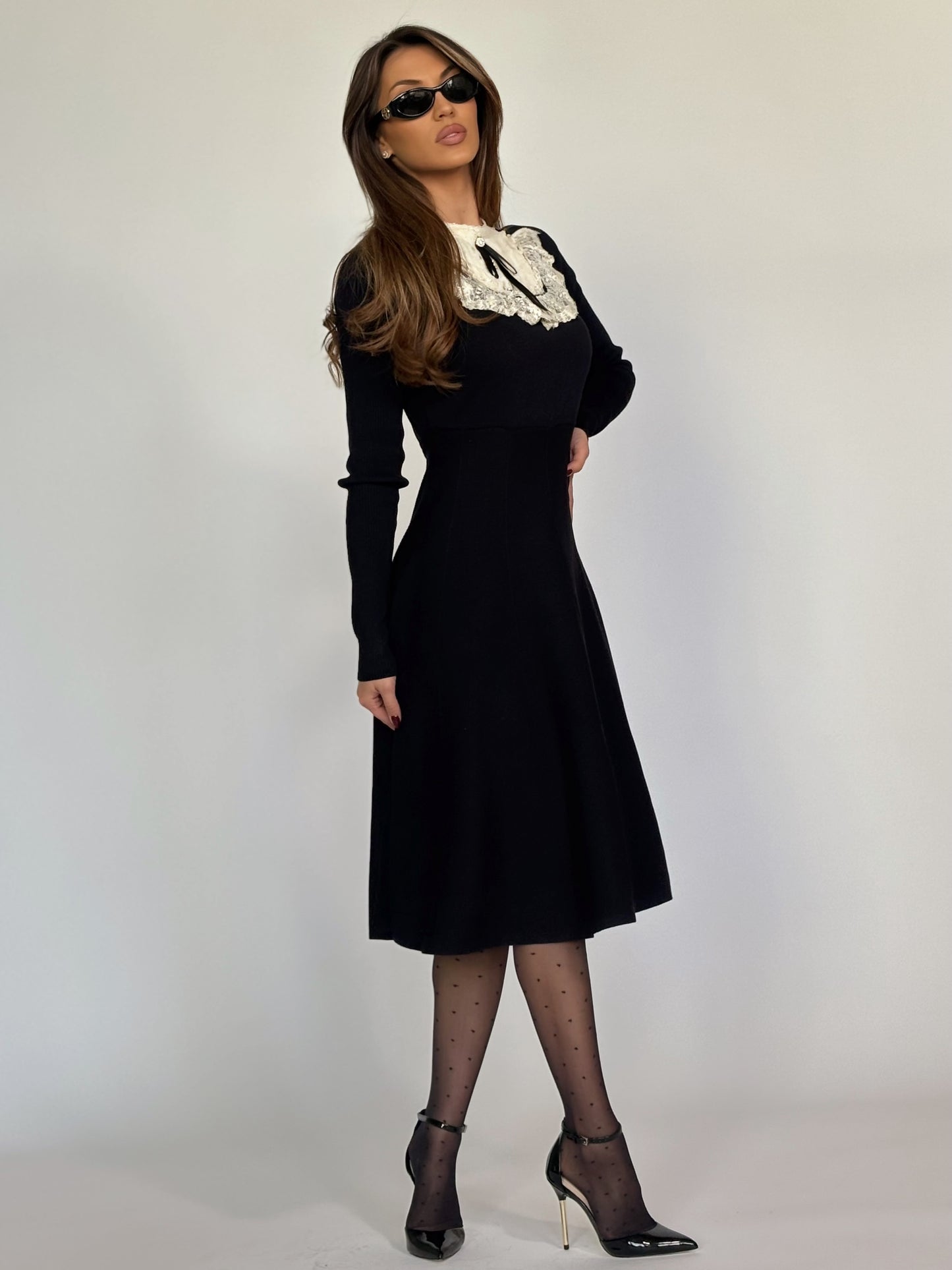 Рокля Hensel с дантела и панделка