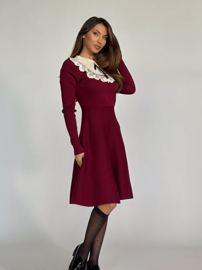 Рокля Hensel с дантела и панделка