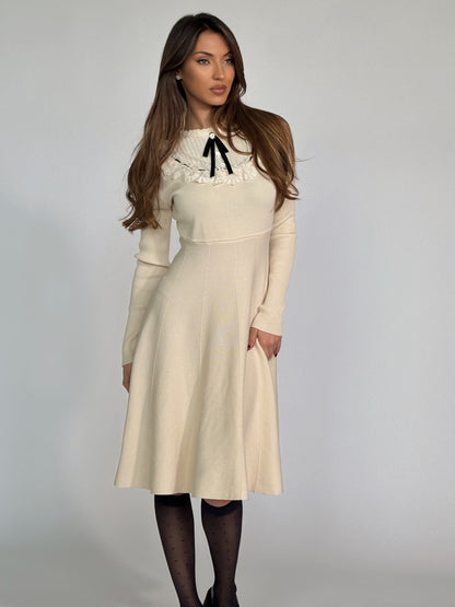 Рокля Hensel с дантела и панделка