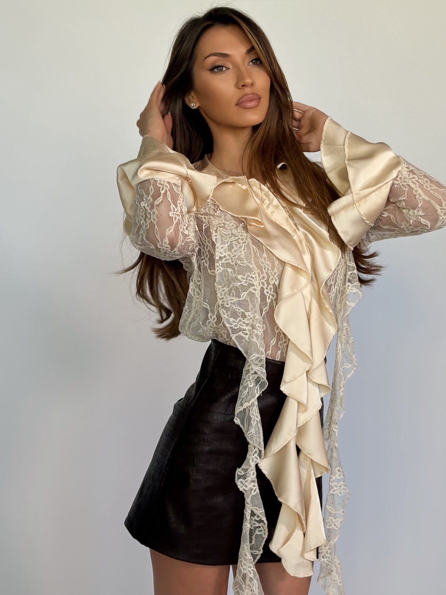 Дантелена риза Matilde със сатен и камъни