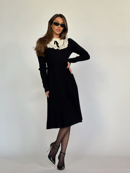 Рокля Hensel с дантела и панделка